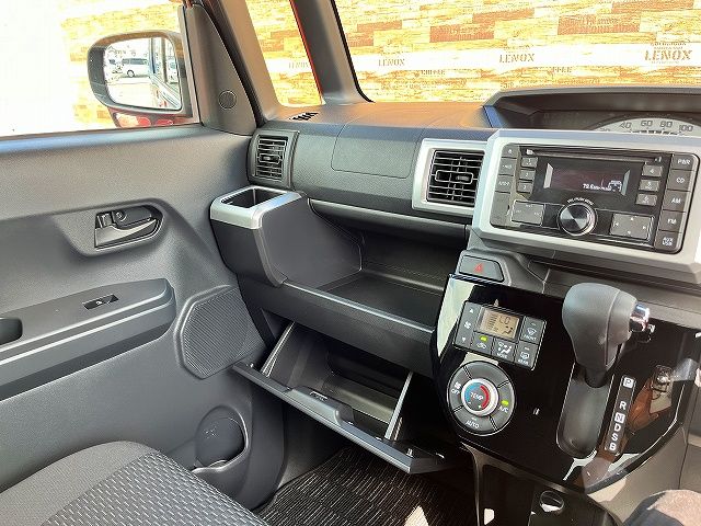 TOYOTA PIXIS MEGA 2018