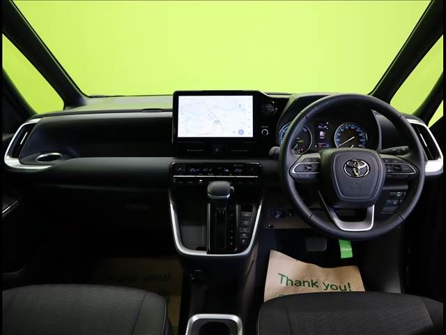 TOYOTA VOXY HYBRID 2024