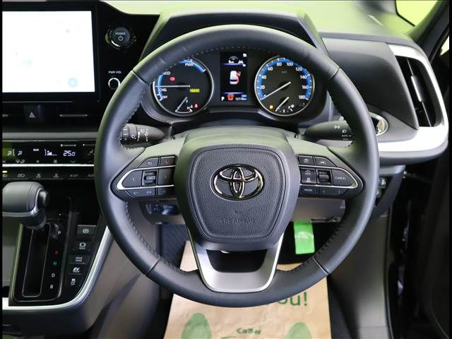 TOYOTA VOXY HYBRID 2024