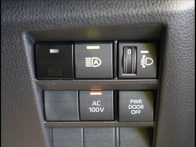 TOYOTA VOXY HYBRID 2024