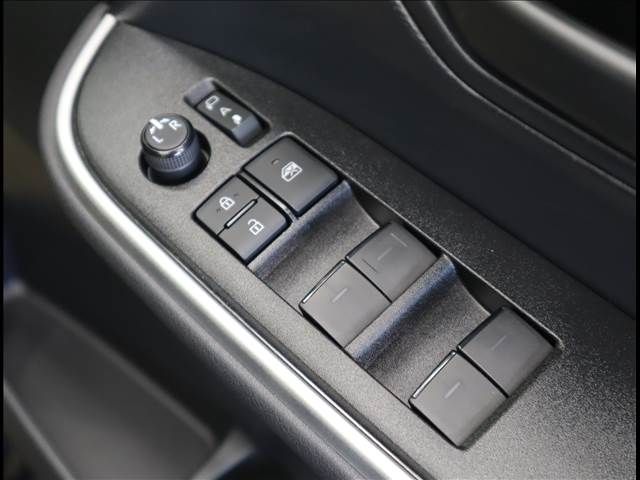 TOYOTA VOXY HYBRID 2024