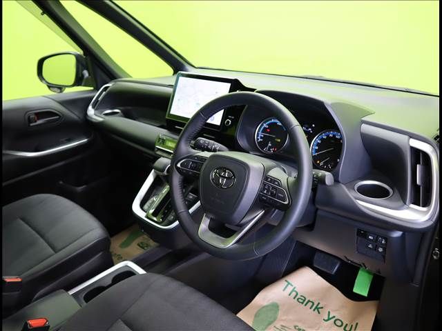 TOYOTA VOXY HYBRID 2024