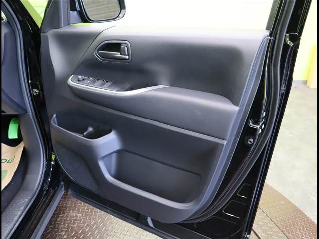 TOYOTA VOXY HYBRID 2024