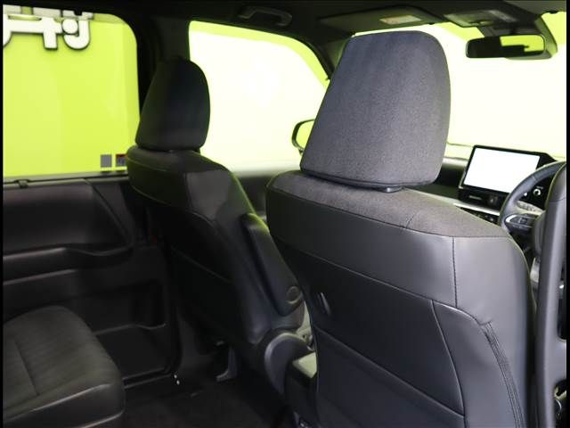 TOYOTA VOXY HYBRID 2024