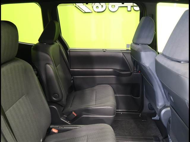 TOYOTA VOXY HYBRID 2024