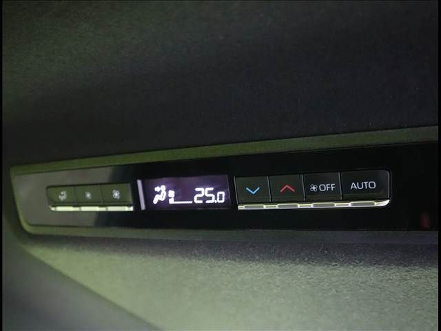 TOYOTA VOXY HYBRID 2024