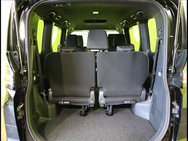 TOYOTA VOXY HYBRID 2024