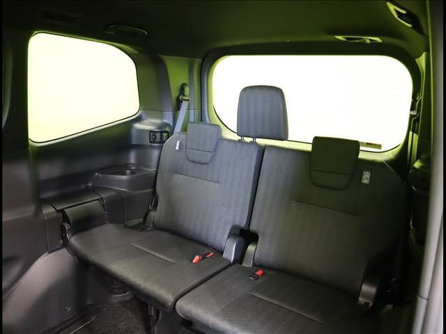 TOYOTA VOXY HYBRID 2024