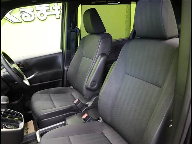 TOYOTA VOXY HYBRID 2024