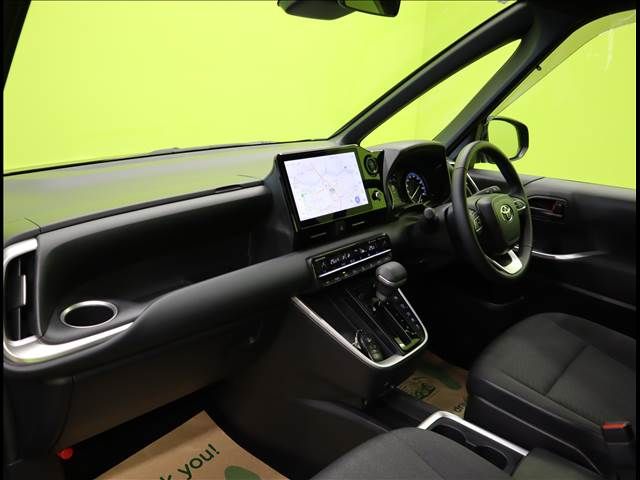 TOYOTA VOXY HYBRID 2024