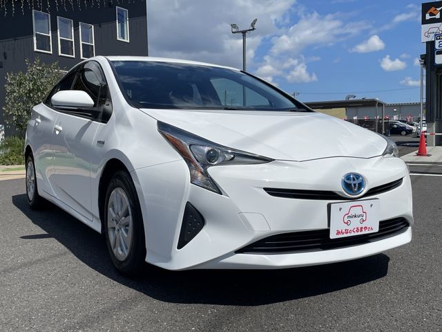 TOYOTA PRIUS 2018
