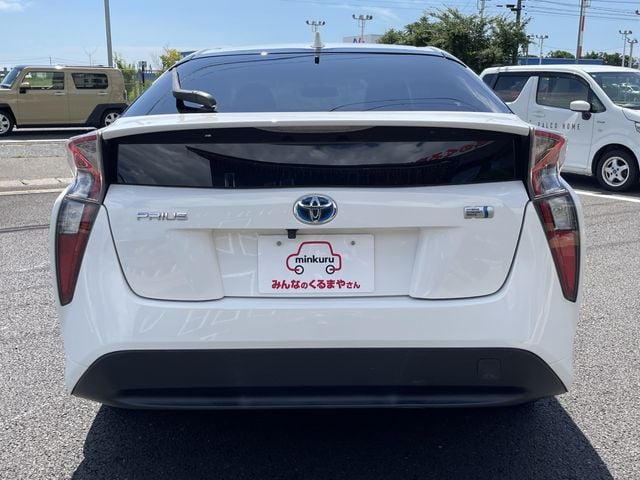 TOYOTA PRIUS 2018