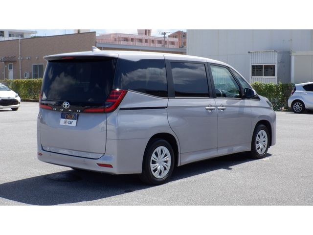 TOYOTA NOAH 2023