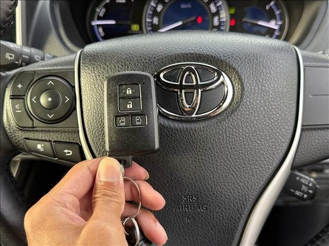 TOYOTA ESQUIRE HYBRID 2019