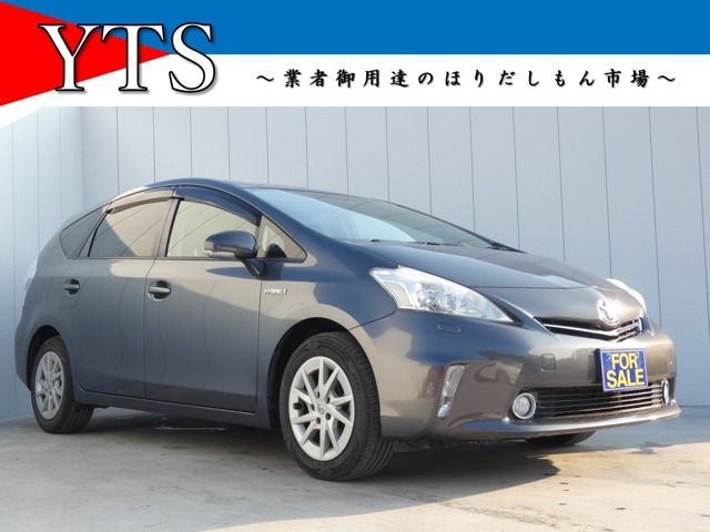 TOYOTA PRIUS Alpha 2011