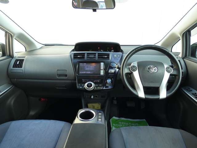 TOYOTA PRIUS Alpha 2011