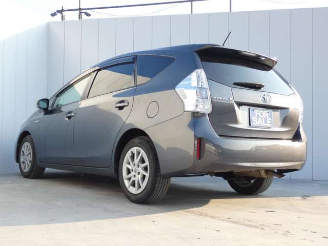 TOYOTA PRIUS Alpha 2011