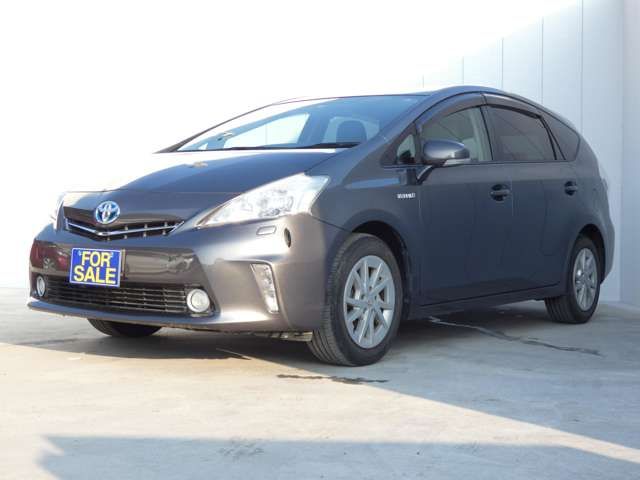 TOYOTA PRIUS Alpha 2011