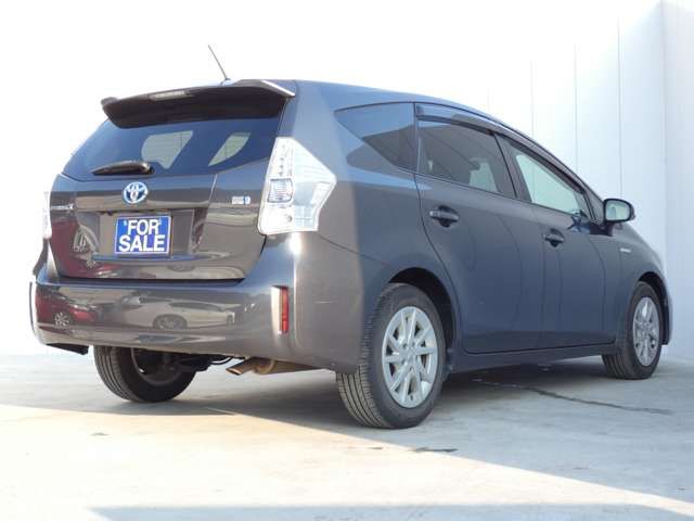 TOYOTA PRIUS Alpha 2011