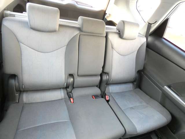 TOYOTA PRIUS Alpha 2011