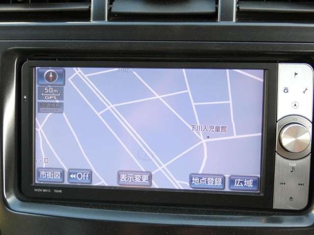 TOYOTA PRIUS Alpha 2011