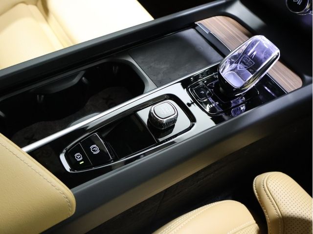 VOLVO VOLVO XC60 2023