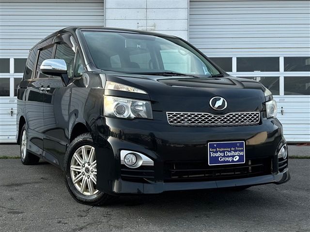 TOYOTA VOXY 4WD 2011