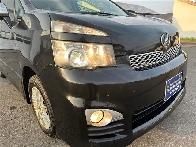 TOYOTA VOXY 4WD 2011