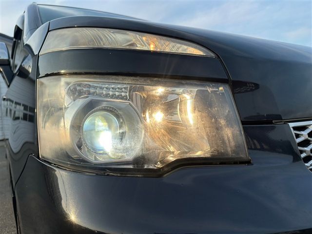 TOYOTA VOXY 4WD 2011