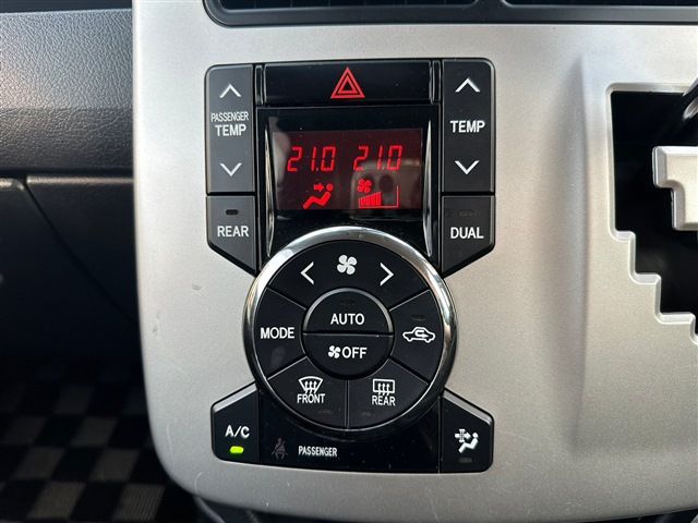 TOYOTA VOXY 4WD 2011