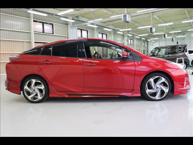 TOYOTA PRIUS 2016