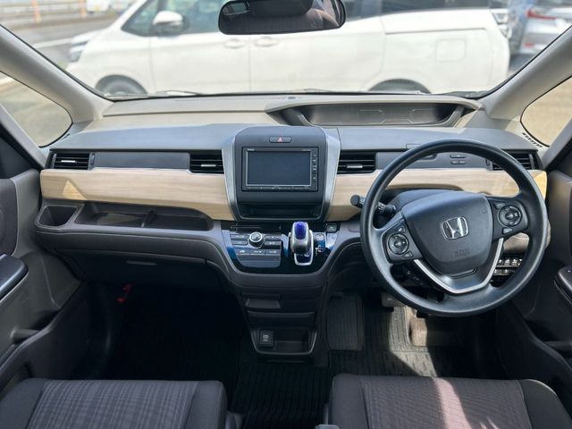 HONDA FREED HYBRID 2018