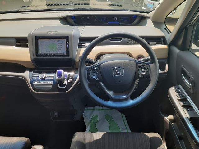 HONDA FREED HYBRID 2018