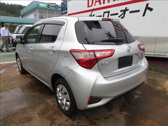 TOYOTA VITZ 2017