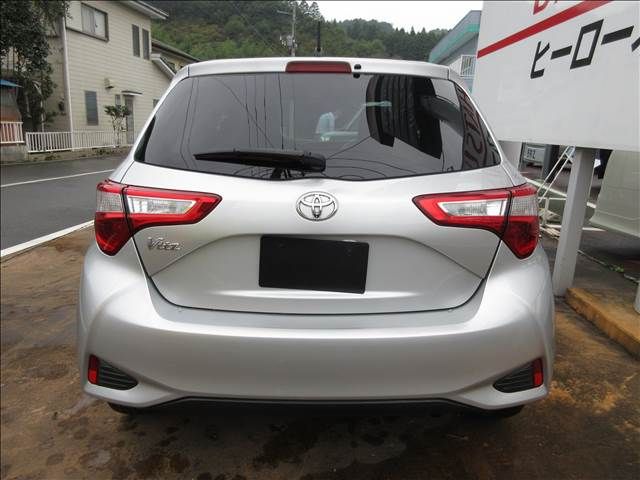 TOYOTA VITZ 2017
