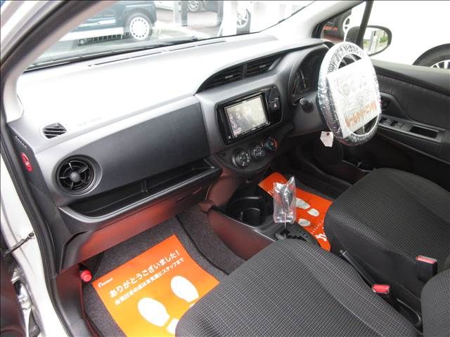 TOYOTA VITZ 2017