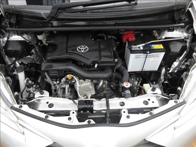 TOYOTA VITZ 2017