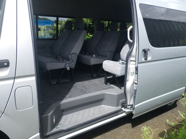 TOYOTA HIACE COMMUTER 4WD 2007