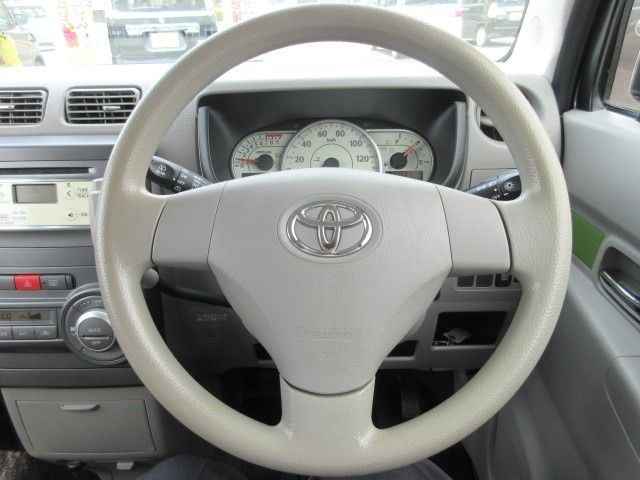 TOYOTA PIXIS SPACE 2014