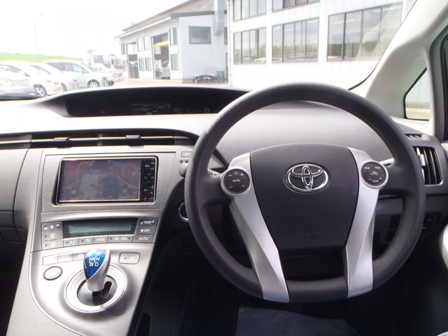 TOYOTA PRIUS 2011
