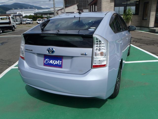 TOYOTA PRIUS 2011