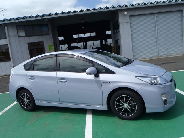 TOYOTA PRIUS 2011