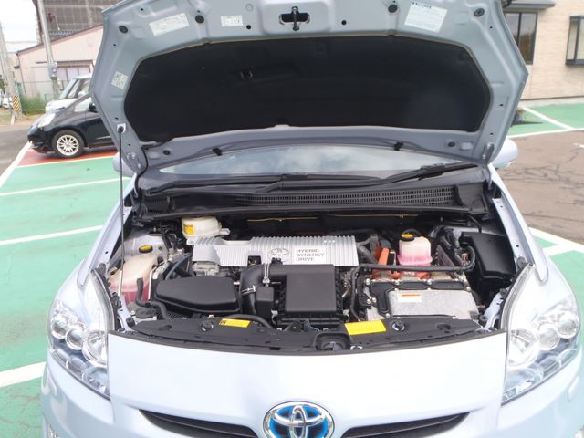 TOYOTA PRIUS 2011