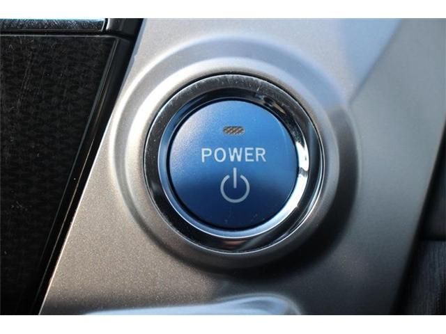 TOYOTA PRIUS Alpha 2015