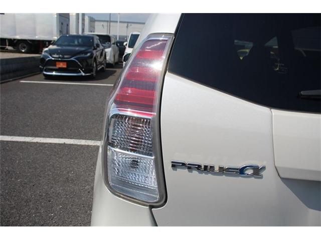 TOYOTA PRIUS Alpha 2015