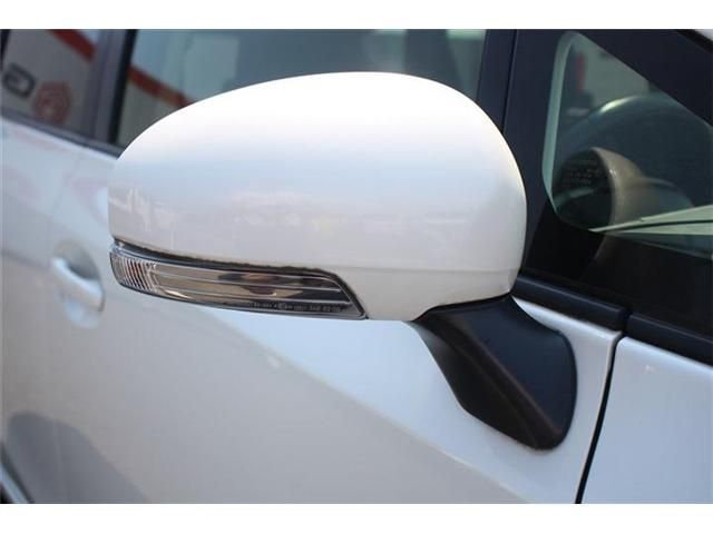 TOYOTA PRIUS Alpha 2015