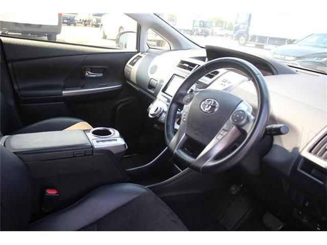 TOYOTA PRIUS Alpha 2015