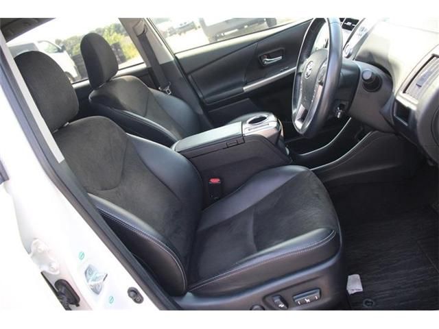 TOYOTA PRIUS Alpha 2015