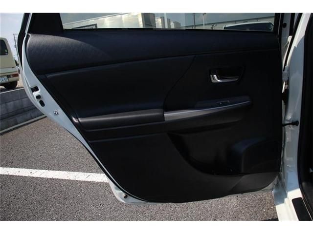 TOYOTA PRIUS Alpha 2015