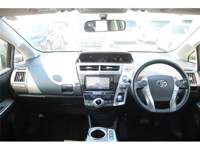 TOYOTA PRIUS Alpha 2015